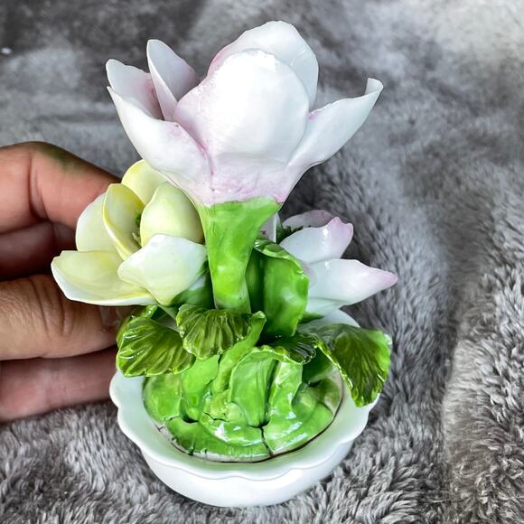 Vintage Radnor Bone China Floral Figurine Roses Flower England Handmade DAMAGE - Picture 3 of 11